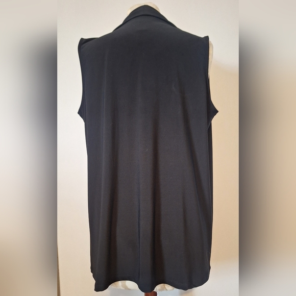 Frank Lyman Design Black Sleeveless Top with Black Metal Chain Accent. - Picture 5 of 8
